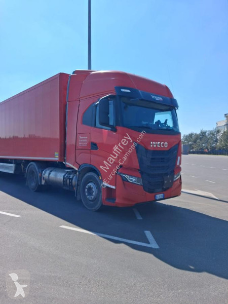Cabeza tractora Iveco
