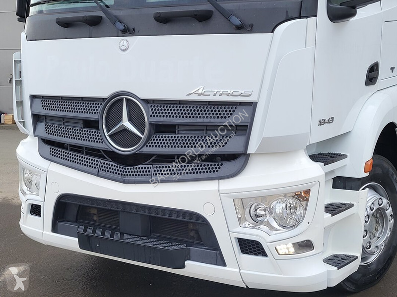 Cabeza tractora Mercedes 1843