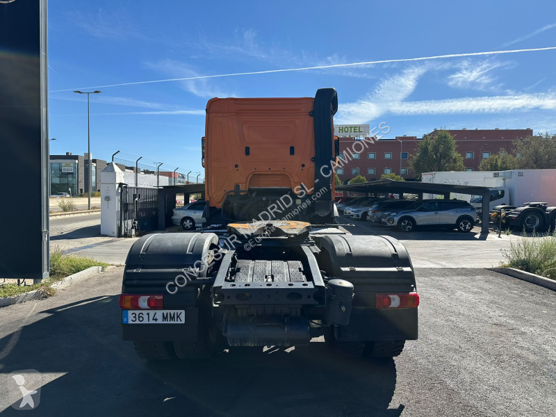 Ciągnik siodłowy Mercedes
