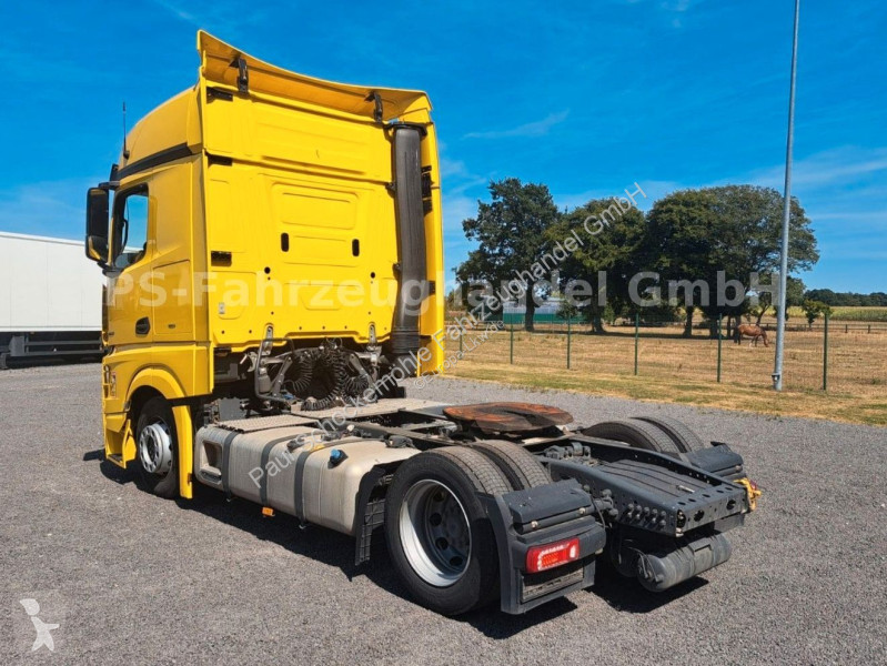 Тягач Mercedes 5 1853...
