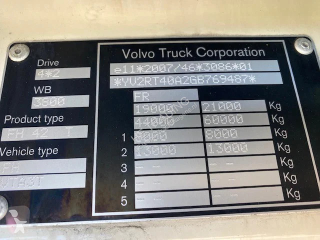 Тягач Volvo 13500 globe full spoilered