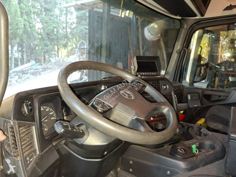 Traktor Mercedes 2051