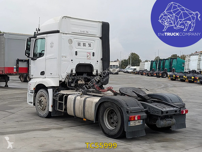 Cabeza tractora Mercedes 1842