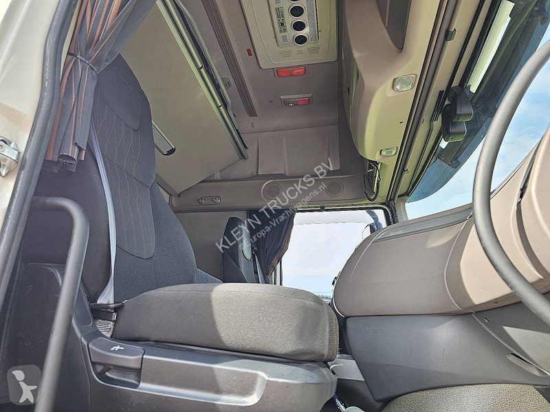 جرار DAF 530