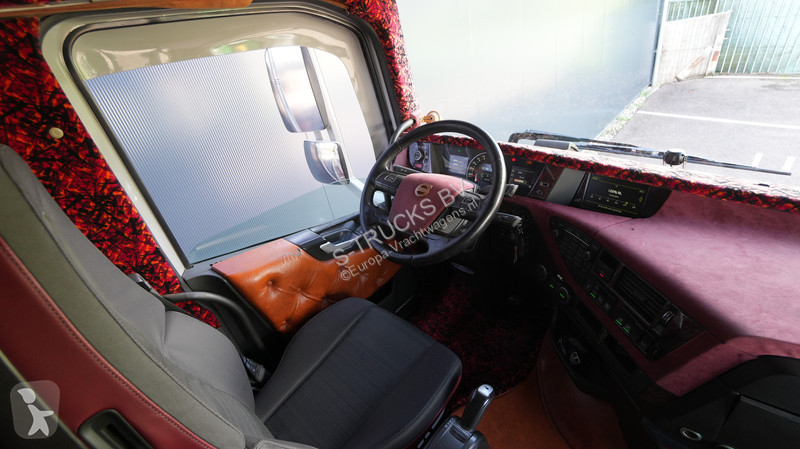 Traktor Volvo 500 ADR GLOBETROTTER SHOWTRUCK