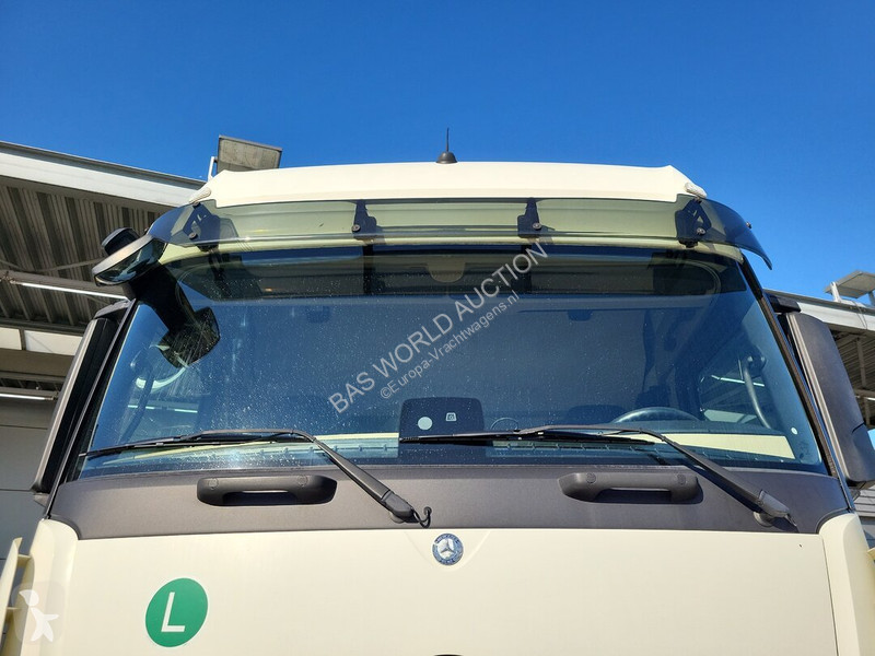 جرار Mercedes 2443