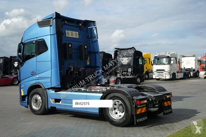 جرار Volvo