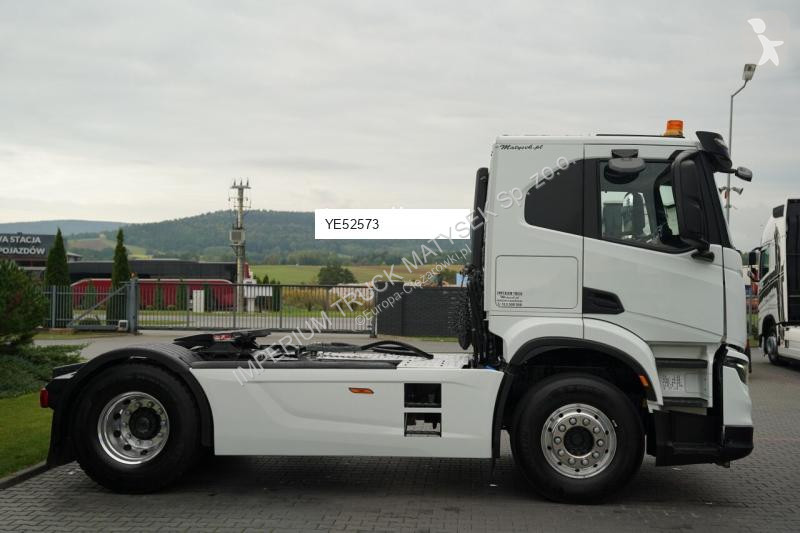 جرار Iveco 420