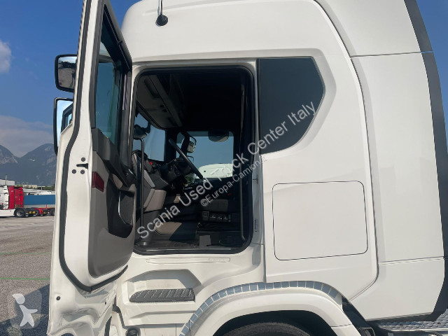 Scania R 460 A4x2LA tractor unit