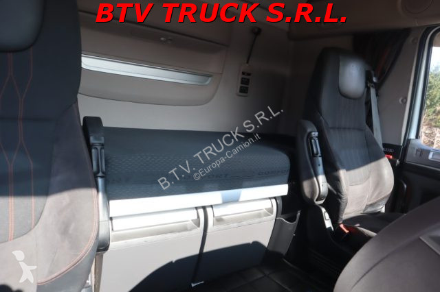 DAF XF tractor unit