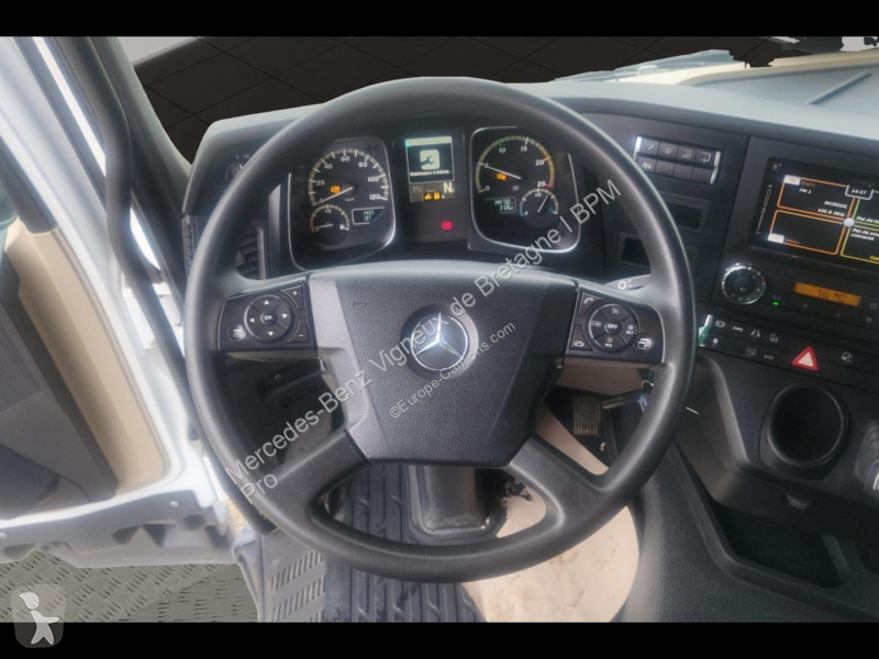Mercedes II 1842 StreamSpace 2.3m 6 tractor unit