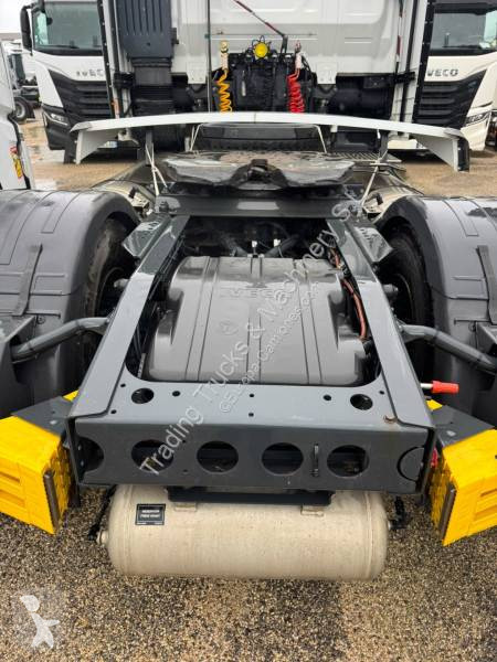Iveco 460 tractor unit