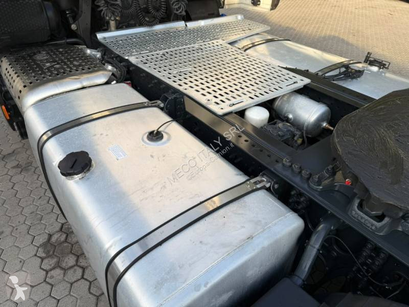 Iveco 490 tractor unit