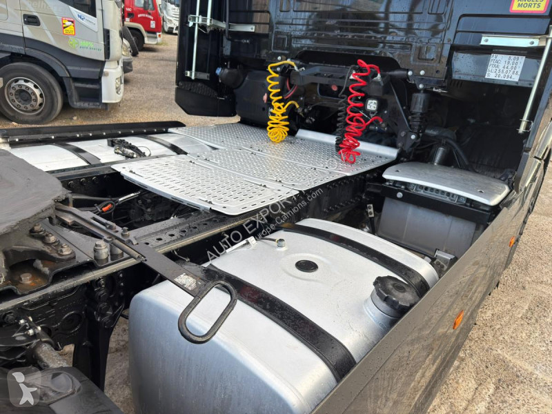 DAF 530 tractor unit