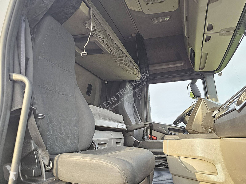 Scania 410 tractor unit