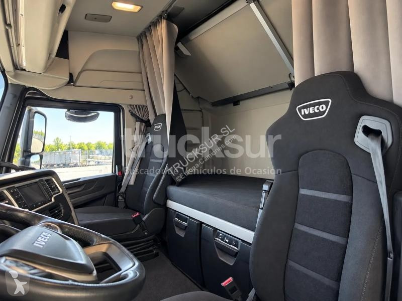 Iveco AS440S49T/P tractor unit