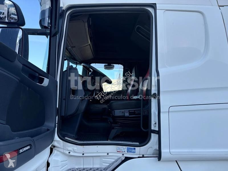 Scania R520 tractor unit