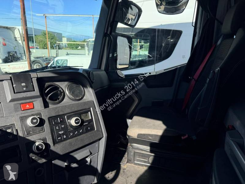 Renault 520 T4X2 E6 tractor unit
