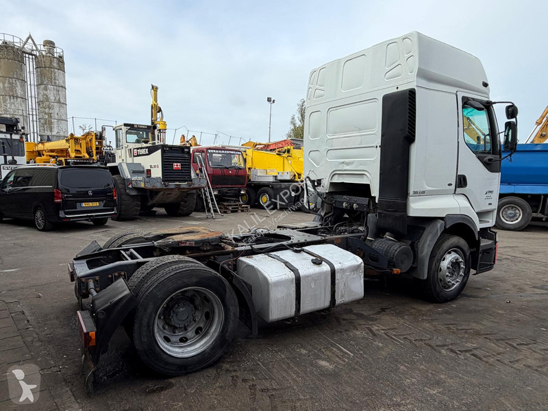 Renault 400 Tractor - Manual Gearbox - Sleeping...