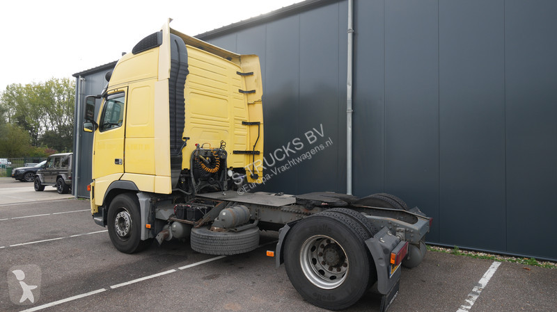 Volvo 12/420 Tractor unit 373.000km Manual...