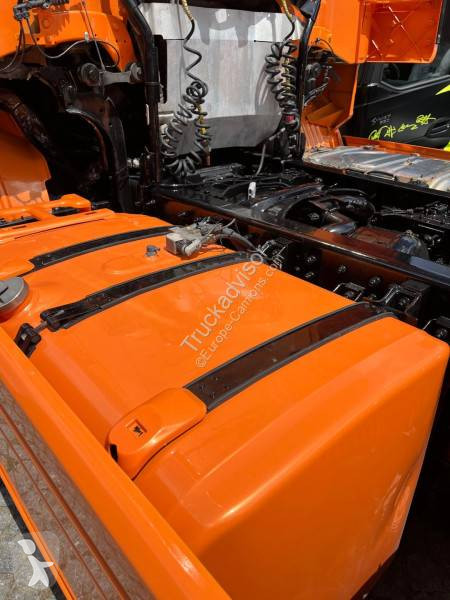 Nyergesvontató Scania 580