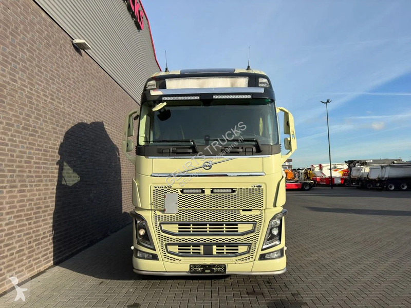 Traktor Volvo 16750 6X4 XXL CABINE...