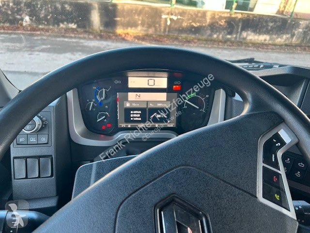Tahač Renault...