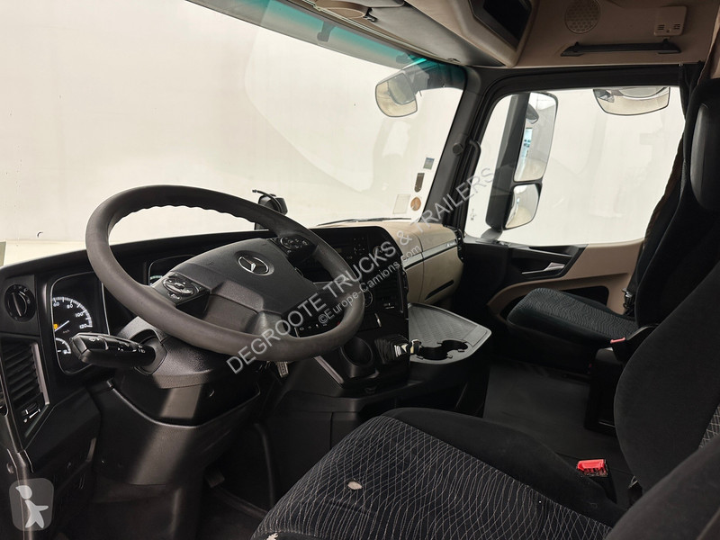 Traktor Mercedes 1842