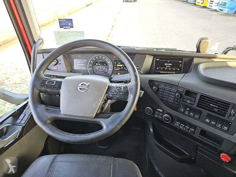 Trekker Volvo FH  XENON 2X TANK VEB+