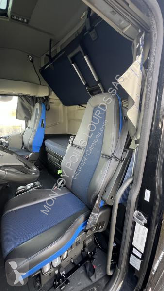 Tahač Volvo 500