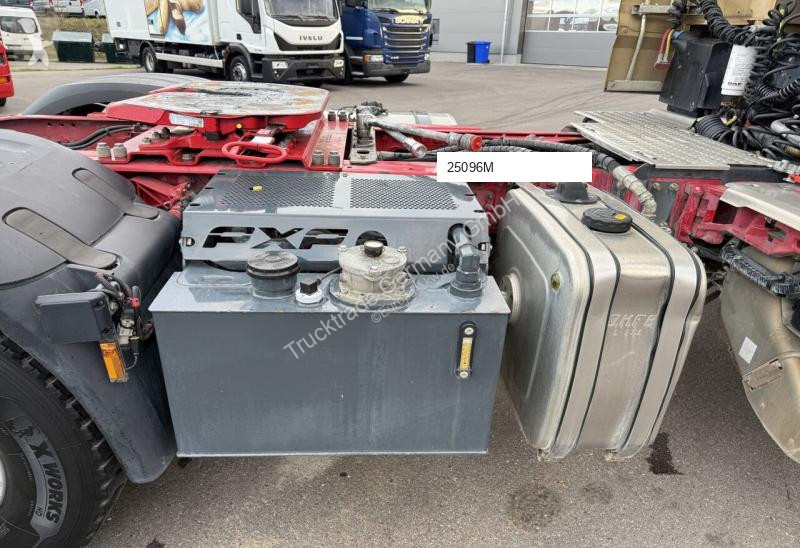 Traktor DAF XF530