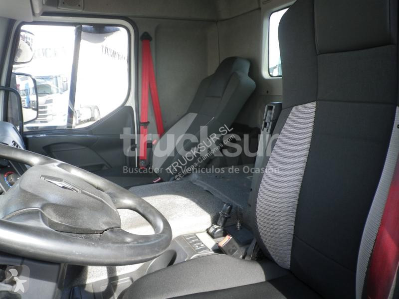Trekker Renault  D WIDE 320.18