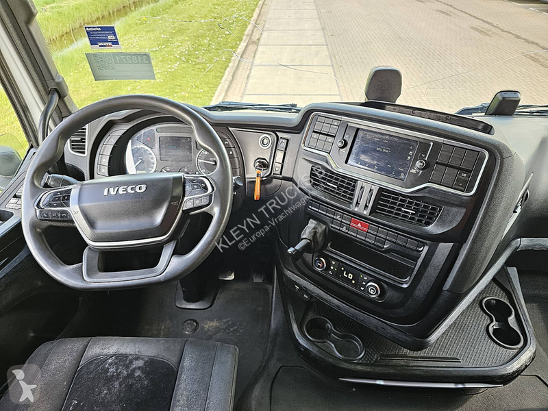 Trekker Iveco AS440S48 NAVI FRIDGE SKIRTS