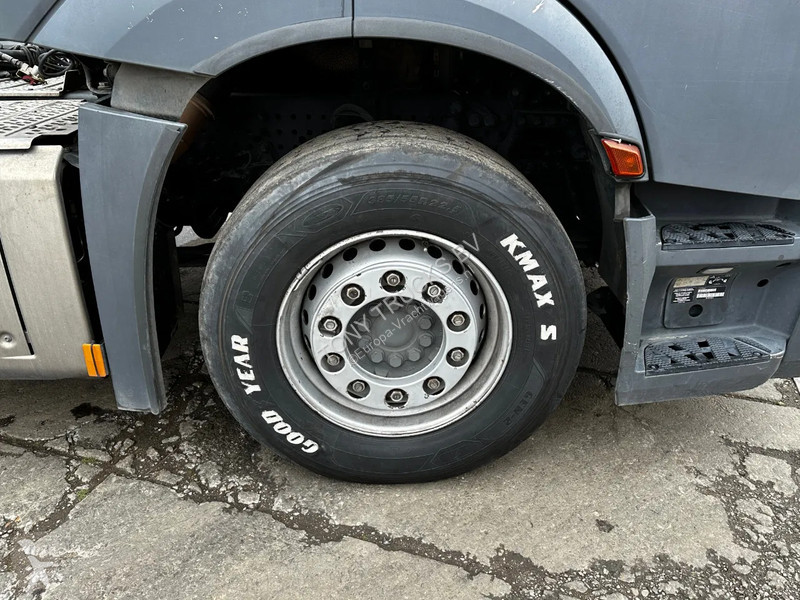 Traktor Mercedes 1851 4X2 Tractor-unit...
