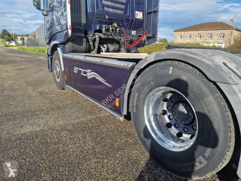 Tahač Iveco
