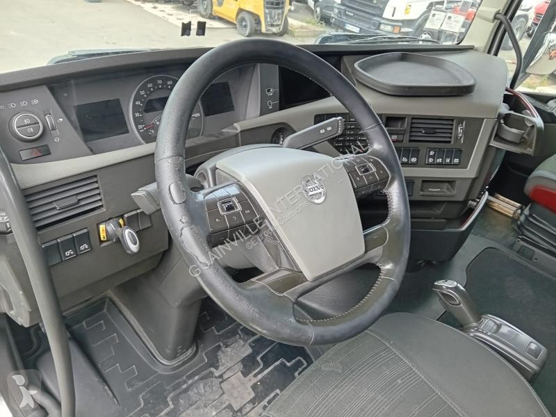 Tahač Volvo 500