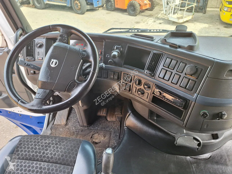 Tahač Volvo 400
