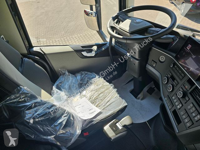 Tahač Volvo 6x4...