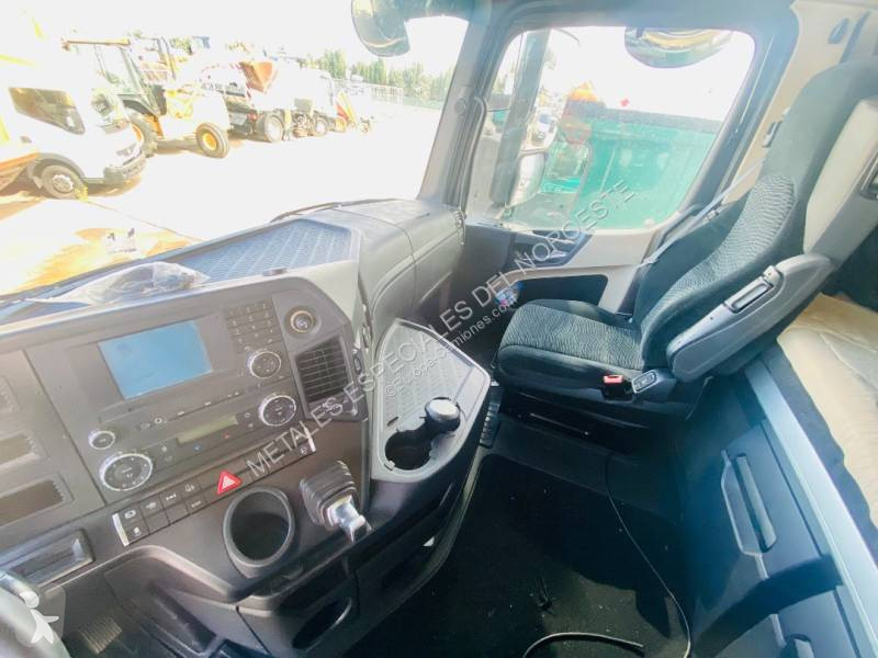 Tahač Mercedes
