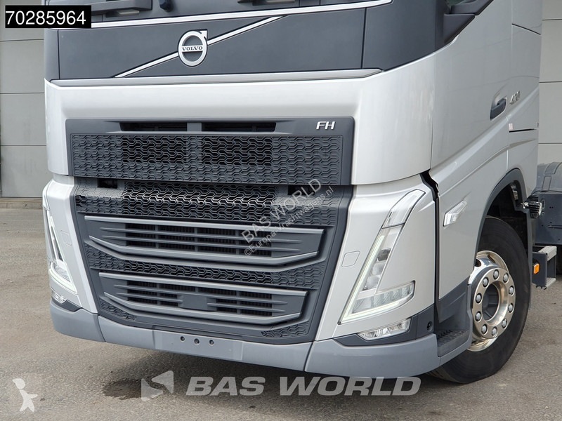 Traktor Volvo 420  4X2 Globetrotter Alcoa LED...
