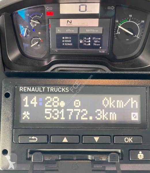 Tahač Renault