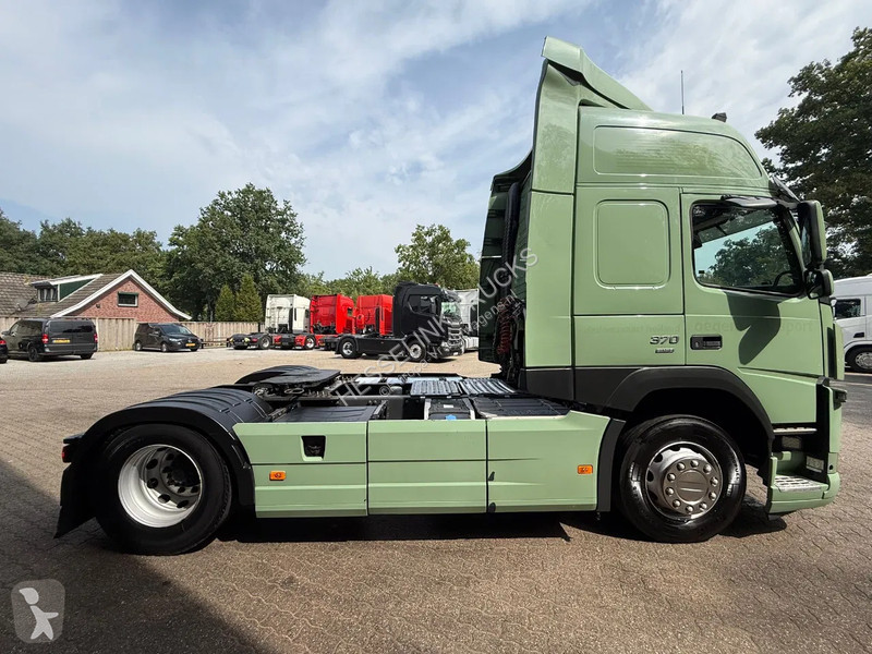 Tractor Volvo FM 370 Globetrotter XL Xenon Side...