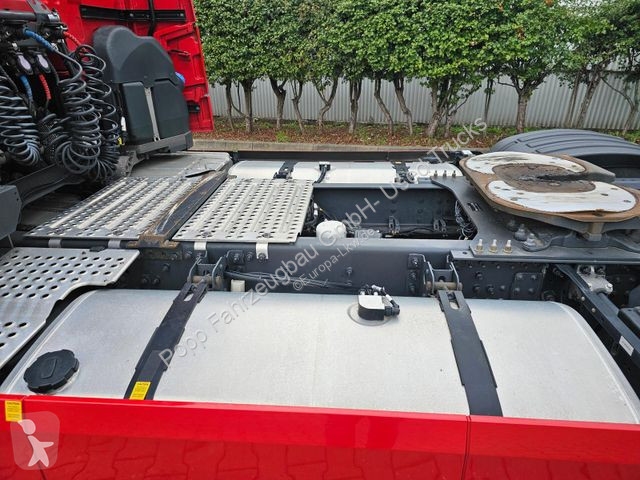 Tahač Volvo 500...