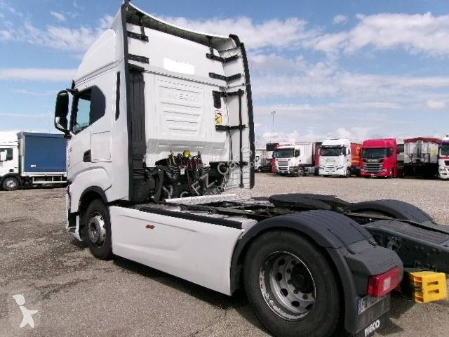 Tahač Iveco