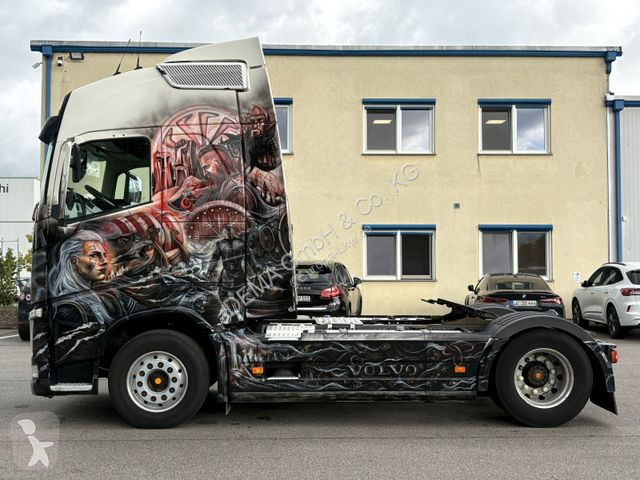 Tahač Volvo...