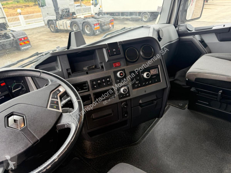 Traktor Renault 520 Gamme T