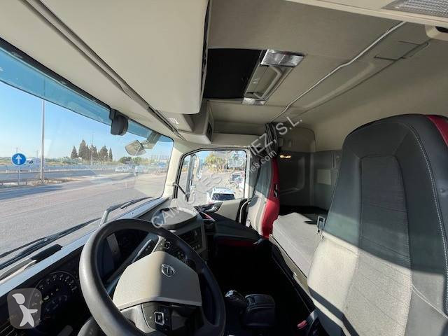 جرار Volvo