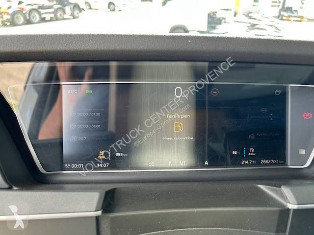 جرار Volvo