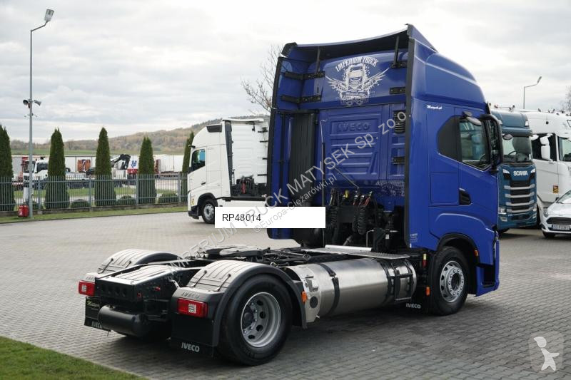 Влекач Iveco 460