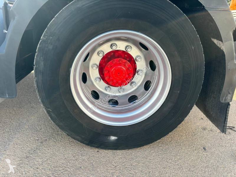 جرار Volvo